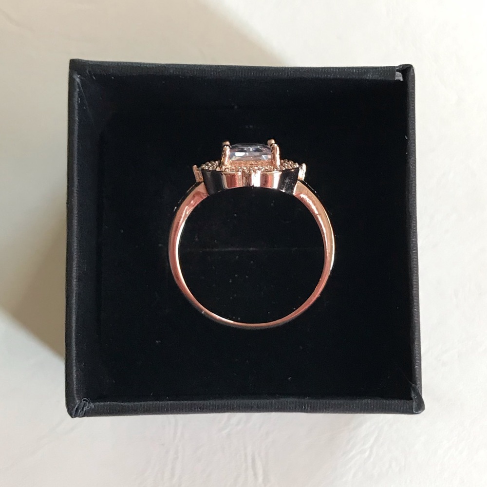 Rectangle cut vintage inspired rose gold ring. - Picture 5 of 5